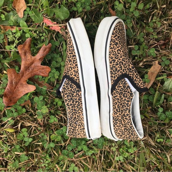 VANS LEOPARD PRINT SLIP ON SNEAKERS KIDS SIZE 1.5 - Picture 3 of 16